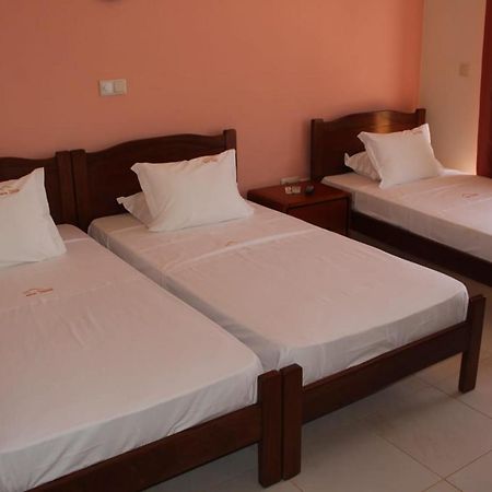 Restaurante Residencial Nova Cidade Porto Novo  Luaran gambar