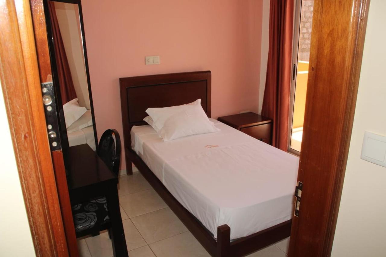 Restaurante Residencial Nova Cidade Porto Novo  Luaran gambar