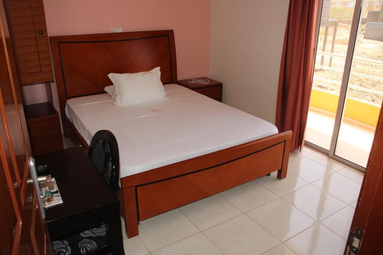 Restaurante Residencial Nova Cidade Porto Novo  Luaran gambar