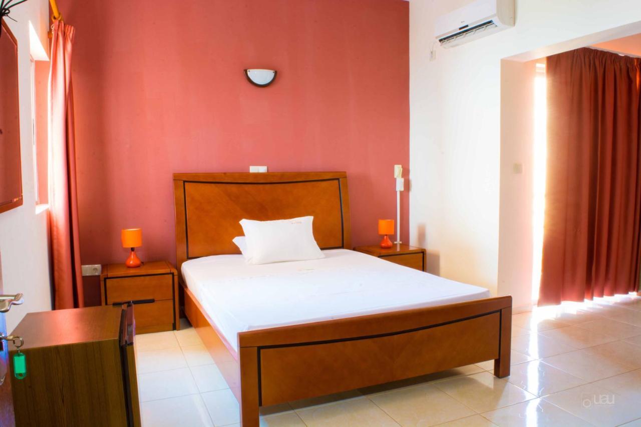 Restaurante Residencial Nova Cidade Porto Novo  Luaran gambar